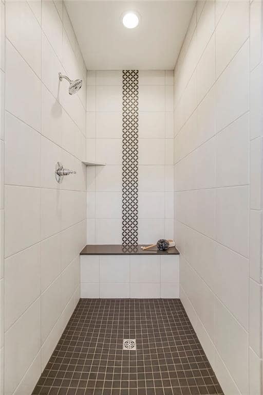 Large shower in the full bathroom in an Enclave at Prairie Star home From Lambie homes